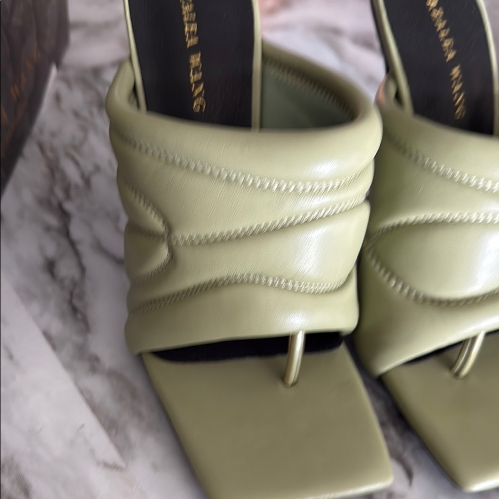 Azalea Wang Posh Khaki Hit the City Sandles Sz 7.5- Viral New Heels retails 109$ - Picture 9 of 17
